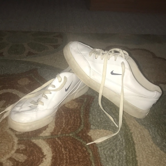 old school white nike shoes